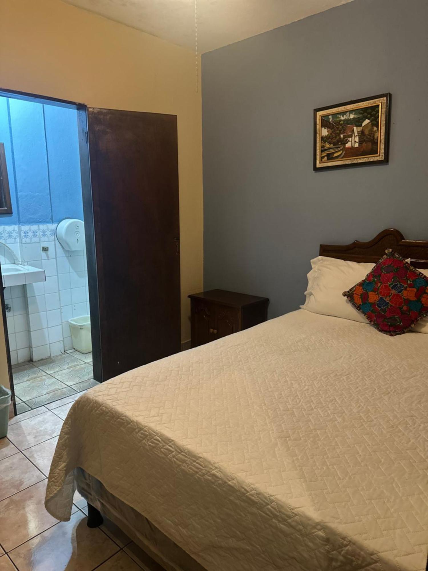 Don Valentino Hotell Antigua Rum bild