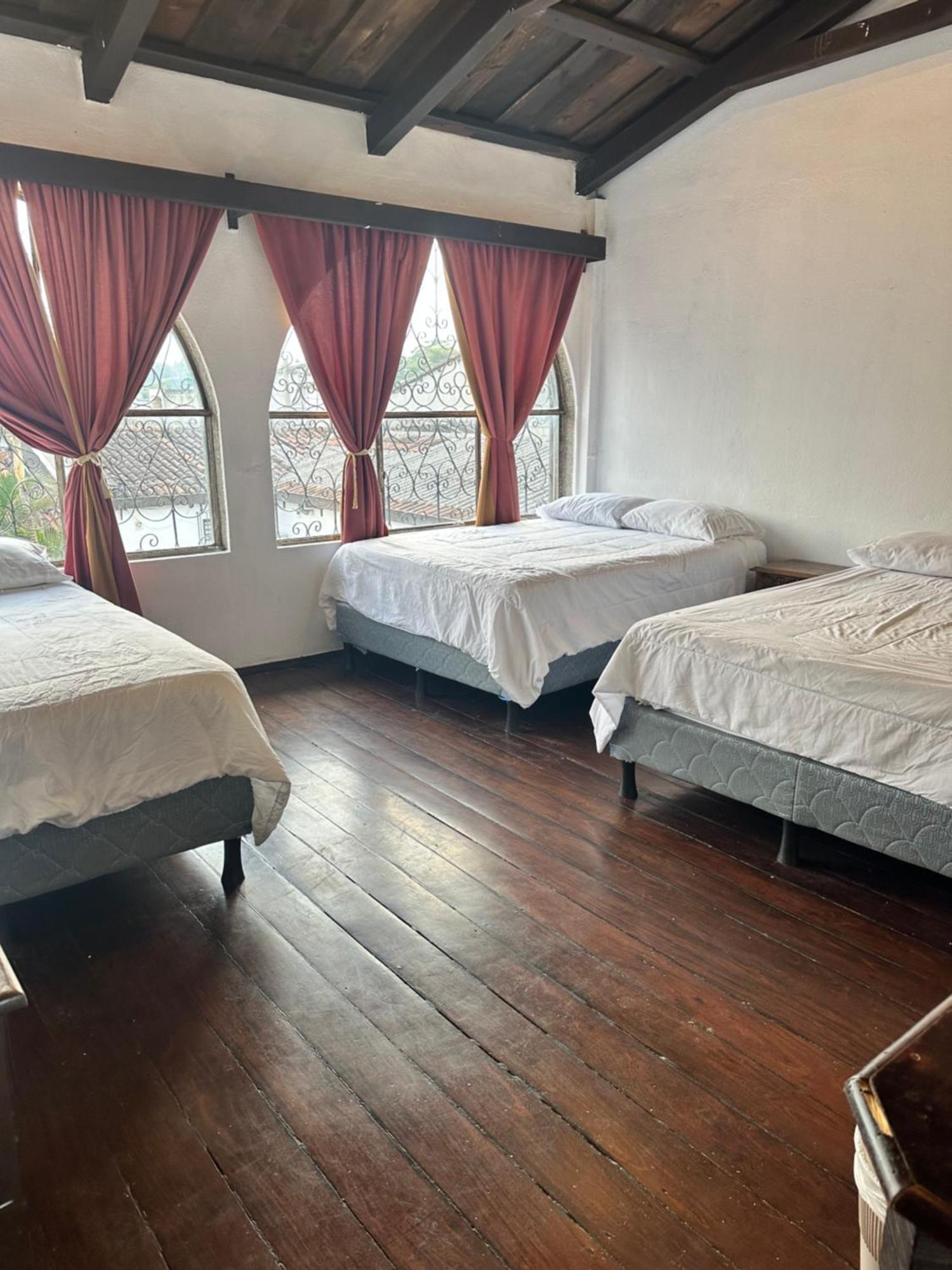 Don Valentino Hotell Antigua Rum bild